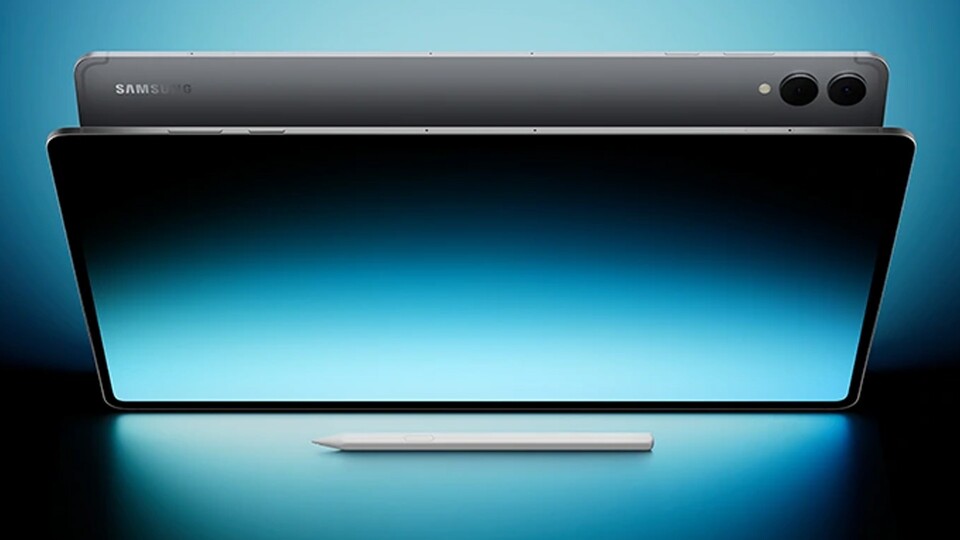 Der S Pen besitzt jetzt endlich seinen eigenen Slot an der Seite des Tablets. So könnt ihr in Ruhe eure Mitschrift oder eure Zeichnungen anpassen, ohne ständig danach suchen zu müssen.