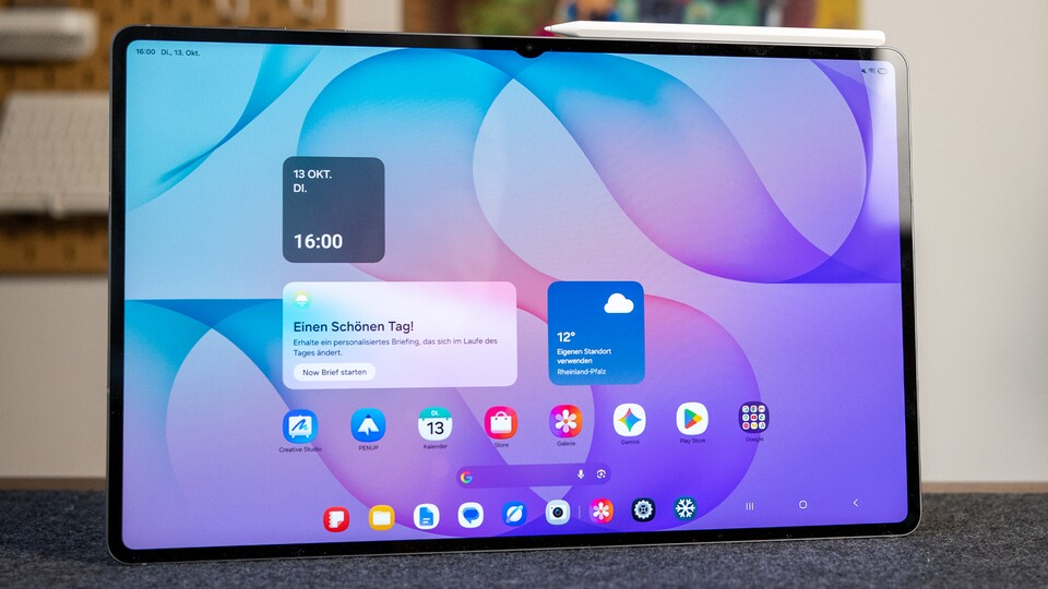 Der S-Pen kann magnetisch auf die Oberseite des Tablets haften. (Bild: Patrick GameStar Tech)