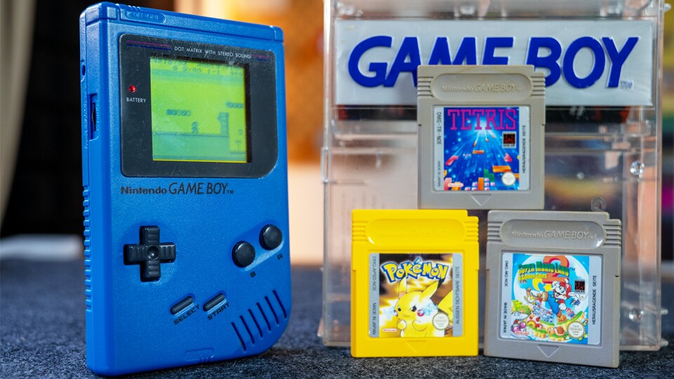 Da bewahrt meine Freundin doch tatsächlich das beste Game-Boy-Spiel aller Zeiten auf! Neben Super Mario Land freue ich mich auf die Kanto-Region in Pokemon Gelb. (Bild: Patrick Schneider, GameStar Tech)