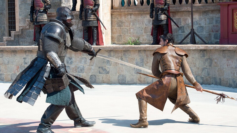 Lord Oberyn Martell tritt den Zweikampf mit Gregor Clegane an, den Mörder seiner Schwester.