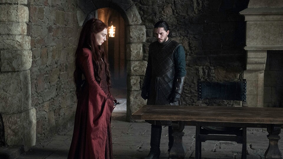 Melisandra hat sich in Stannis geirrt und sieht nun in Jon Snow den Prinz, der verheißen wurde.