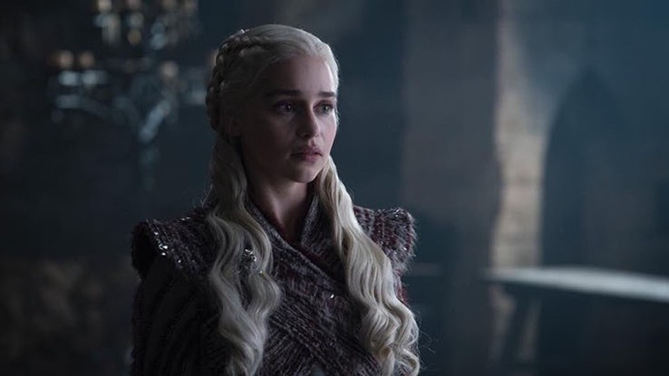 Daenerys sitzt in der jüngsten Folge Game of Thrones vor einem Becher Starbucks-Kaffee - ein Riesen-Glücksfall für den Konzern.