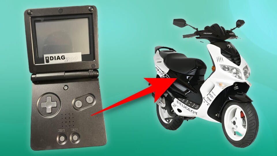 Links ist der Gameboy Diag2000 und rechts ein Peugeot-Roller von 2004. Es ist sehr gut möglich, dass dieser Roller mithilfe von Gameboys gewartet oder repariert wurde. (Bilder: petrolblend über Reddit und scooter-center)