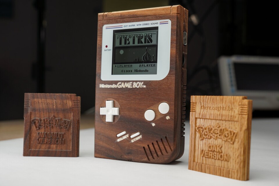 Nintendo GameBoy und Pokémon-Spiele aus Holz. (Bild: there oughta be)