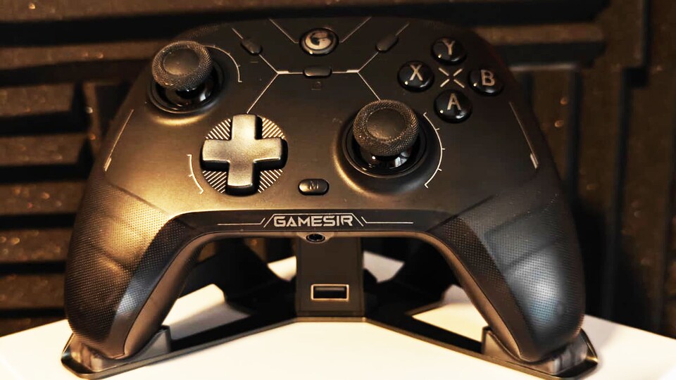 Beim Cyclone 2 habe ich sowohl mit dem Kabel als auch per Funk ganze 1000Hz. Das schaffen zum Teil nicht mal die teuren Modelle von Sony oder Microsoft.