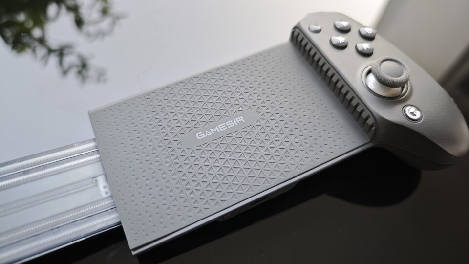 Der rechte Teil der Brücke besitzt einen zwei Zentimeter langen beweglichen Teil, um das Herausziehen zu erleichtern. (Bildquelle: Duy Linh DinhGameStar Tech)