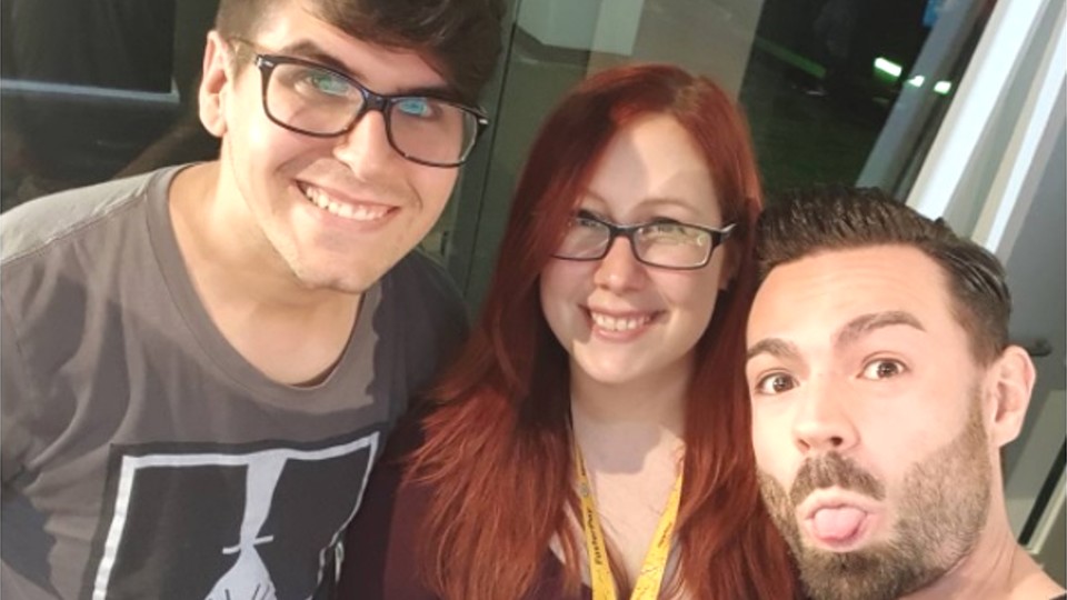 Tommaso, AK und Nino moderieren live von der Gamescom 2017. 