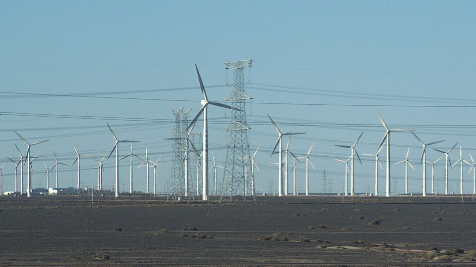 Insgesamt sollen einmal 7.000 Windräder im riesigen Gansu Windpark stehen. (Bildquelle: Wikipedia)