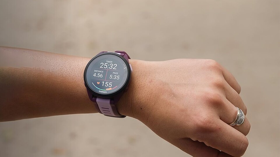 Man bekommt bei der Forerunner 165 jeden Tag maßgeschneiderte Trainingspläne aufs Handgelenk. Ideal um den inneren Schweinehund zu besiegen.