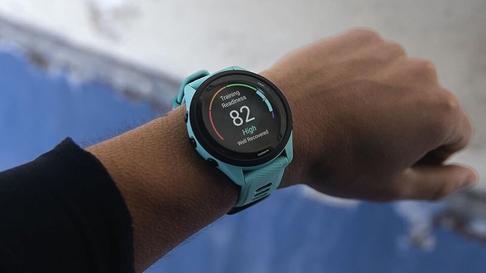 Mit nur 47 Gramm spürt ihr die Uhr beim Laufen gefühlt überhaupt nicht am Handgelenk.
