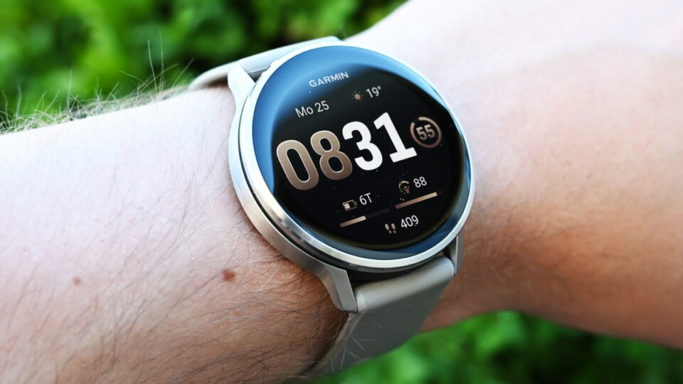 Das Silikonarmband der Suunto Vertical 2 ist für mich nach wie vor ungeschlagen. Aber auch das Armband der Venu 4 gefällt mir sehr gut! (Bild: Patrick S. – GameStar Tech)