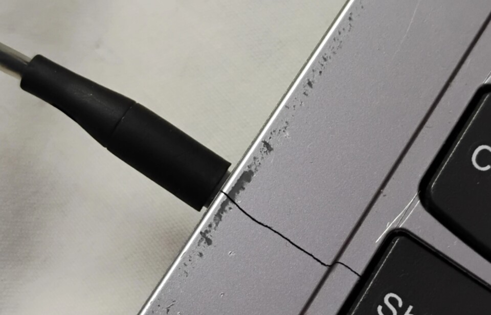 Der Laptop zeigt bereits starke Abnutzungsspuren. (Quelle: Reddit)