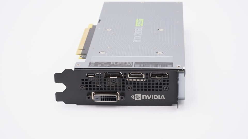 Auch bei der RTX 2060 Super behält Nvidia den immer seltener werdenden DVI-Anschluss bei.