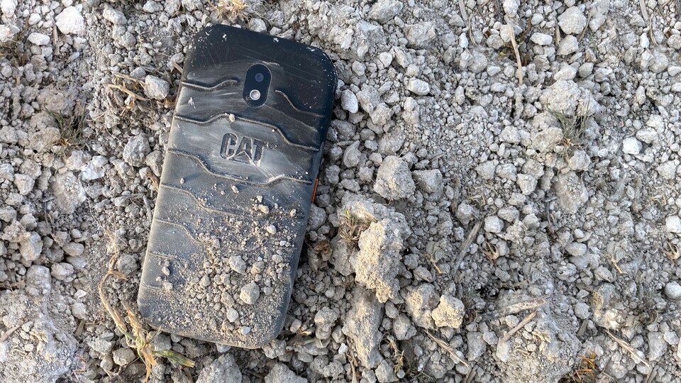 Solche Strapazen muss ein Outdoor-Handy Gehäuse unter Umständen wegstecken können.