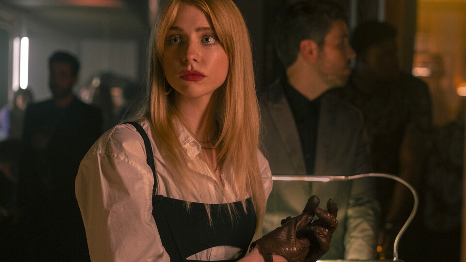 Cate kann euren Willen mit einer Berührung kontrollieren.