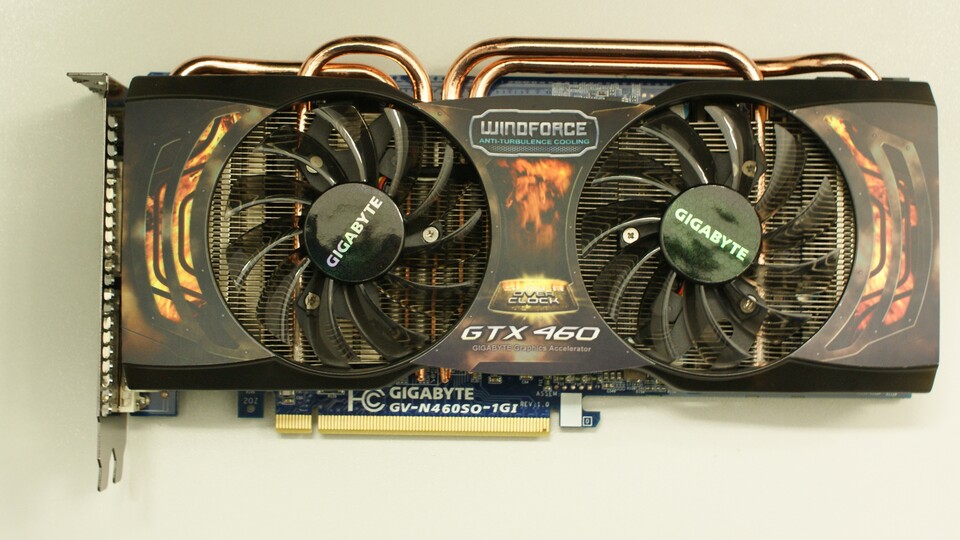 Das Kühlsystem der Gigabyte Geforce GTX 460 Super Overclock braucht sich nicht hinter dem Twin Frozr II von MSI zu verstecken.