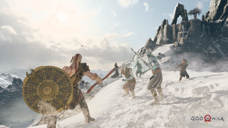 Selbst im tiefsten Winter bei Schnee trägt Kratos kaum Kleidung - sein Zorn hält ihn einfach immer warm.