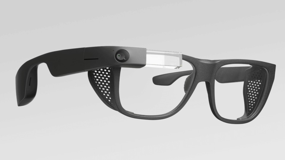 Die neue Google Glass soll besser auf die Bedürfnisse von Nutzern in industrieller Produktion angepasst sein.