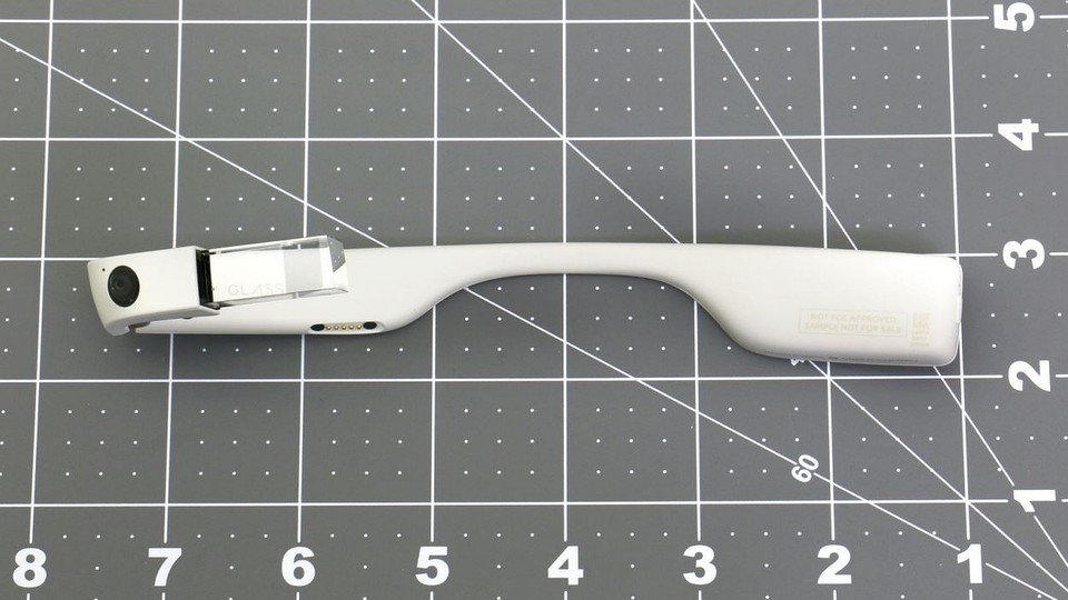 Google Glass soll in der »Enterprise Version« schneller und zudem faltbar sein.