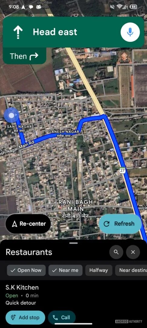 Interessante Orte werden nach Installation des Updates am unteren Bildschirmrand und nicht mehr als Pins dargestellt. (Bildquelle: Android Auto)