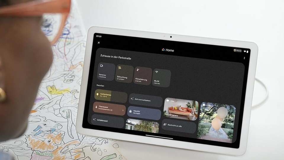 Nahtlos ins Google-Ökosystem eingebunden – das Pixel Tablet ist die Steuerzentrale für euer Smart Home.