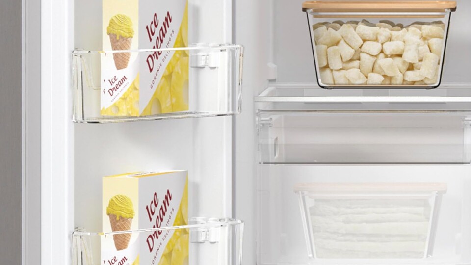 Wegen der Anordnung muss einiges im Gefrierschrank manchmal hochkant gestellt werden, aber das war für mich bisher nie ein Problem.