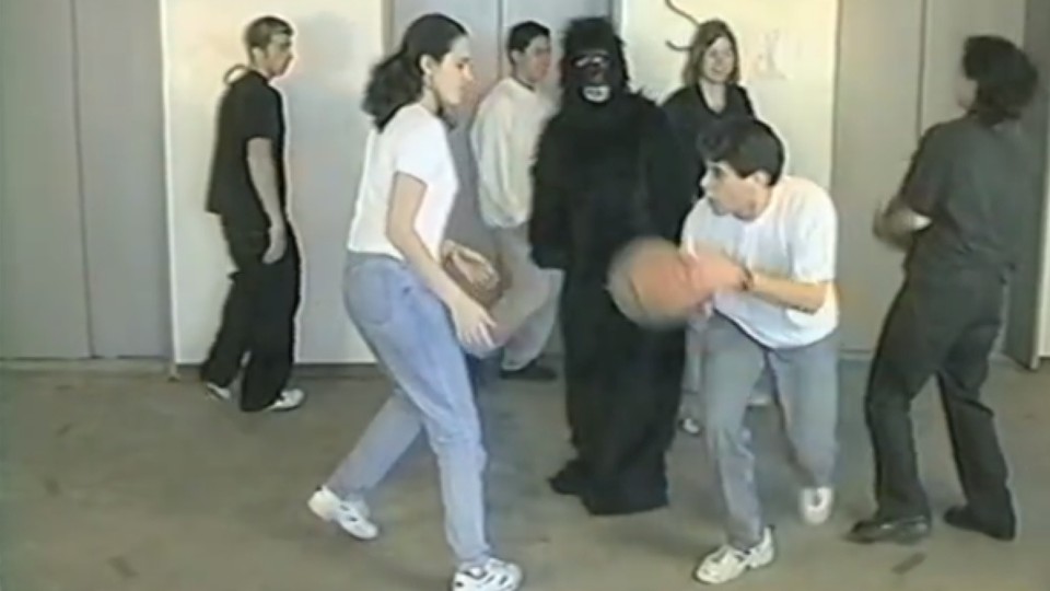 Wenn er für uns nicht relevant ist, bemerken wir nicht einmal einen Gorilla auf einem Basketballfeld.