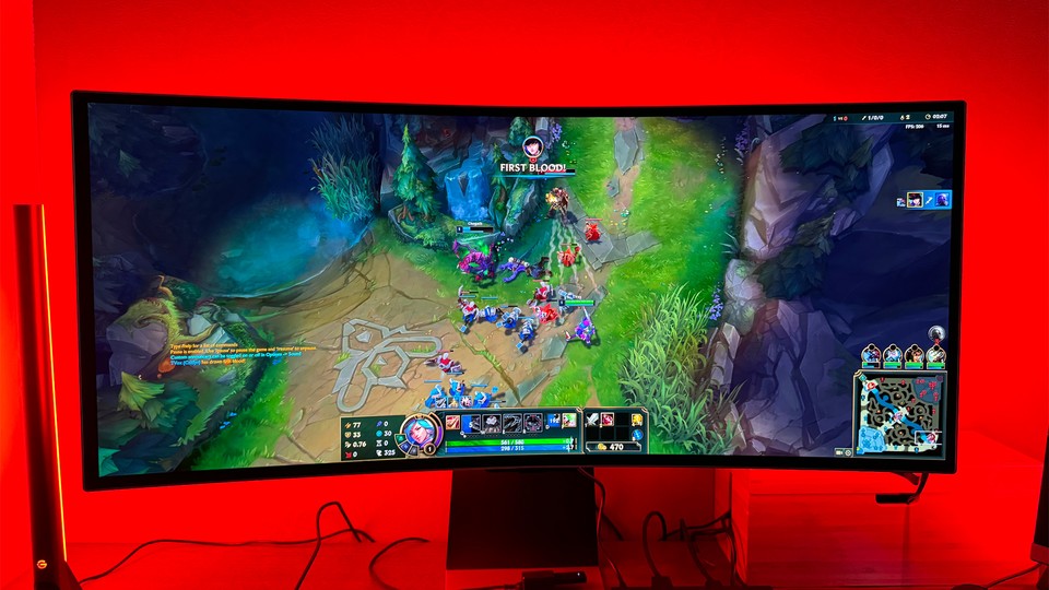 If you succeed in the first bloog in League of Legends, you will be rewarded with a red light display.