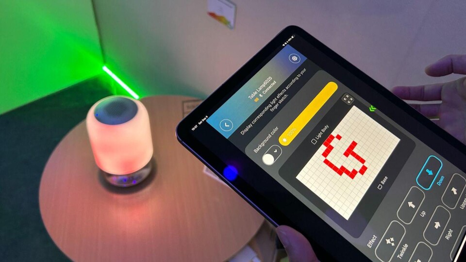 Man kann eigene Effekte bauen. Hier mein Versuch ein G für Gamestar darzustellen. Man erahnt es leider nur auf der Lampe selbst. Der Rest funktioniert vollkommen über die App.