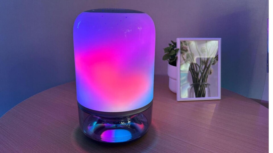 Die Govee Table Lamp 2 Pro x JBL kombiniert 210 LEDs mit integriertem Lautsprecher für Licht- und Klangerlebnisse in einem Gerät.