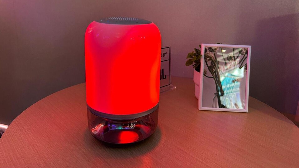 600 Lumen Helligkeit und bis zu 4,5 Stunden Akkulaufzeit: Die Lampe soll auch gezielt für den mobilen Outdoor-Einsatz genutzt werden.