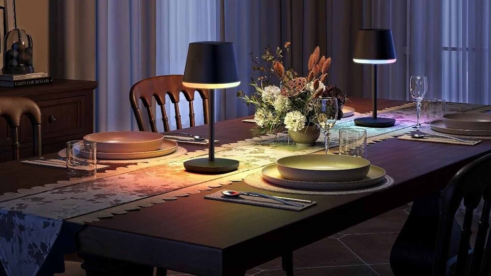 Keine handelsübliche Tischlampe: 72 Szenen, 16 Millionen Farben und DreamView sorgen für passende Lichtstimmung bei jeder Gelegenheit.