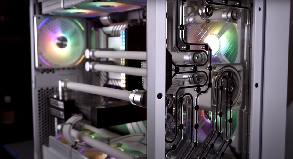 Gronkhs Wasserkühlung gleicht fast einem Super Mario Level (Quelle: Youtube Streamcare)