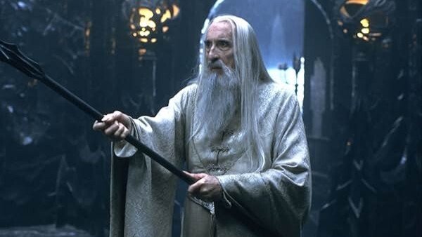 Saruman überlebt in den Büchern länger als in den Filmen und richtet noch mehr Unheil an. Bild: New Line Cinema