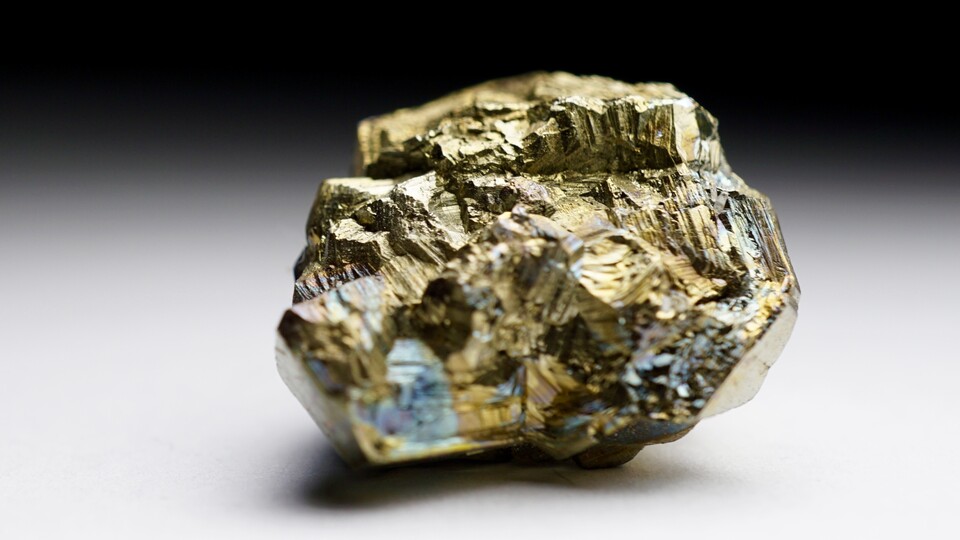 Das Foto zeigt kein Tetrataenit, sondern lediglich ein Mineral als symbolischen Platzhalter.