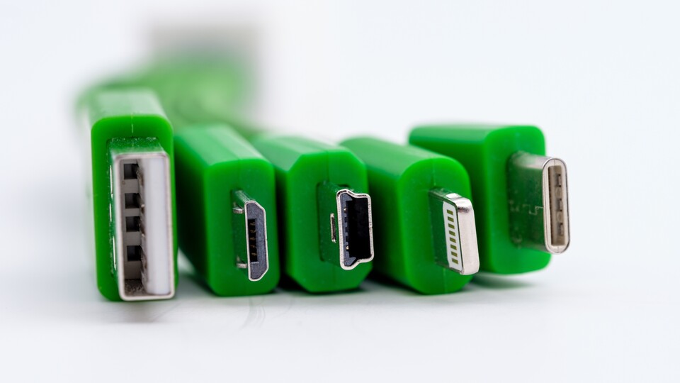 USB-Stecker gibt es in zahlreichen Variationen. Nicht alle kamen respektive kommen gleichermaßen zum Einsatz. (Bildquelle: Pixabay)