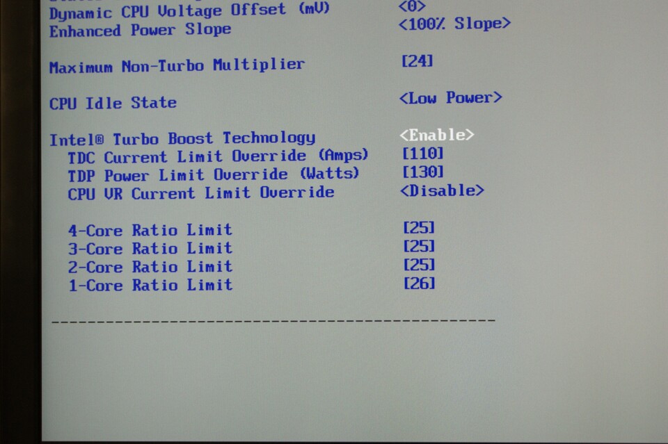 Im Bios des DX58SO aktivieren Sie den »Turbo Boost«. Anders als bei den langsameren Core-i7-CPUs dürfen Sie beim Spitzenmodell XE 965 (Standard-Mulitplikator: 24, Takt: 3,2 GHz) selbst festlegen, wie weit der Turbo die einzelnen Kerne übertakten darf