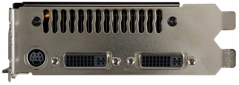 Die Geforce 9800 GTX belegt zwei Slot-Bleche und somit auch den Steckplatz unterhalb der Grafikkarte.