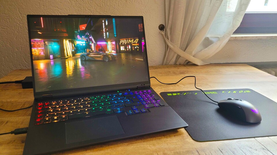 Das XMG GameStar-Notebook sorgt dank des atemberaubenden Displays überall und jederzeit für ein absolut rundes Gaming-Erlebnis.