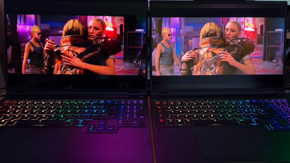 Links OLED, rechts Mini-LED: Der enorme Unterschied im Kontrast ist auf den ersten Blick ersichtlich. (Bildquelle: Maximilian Schütz | GameStar PC)