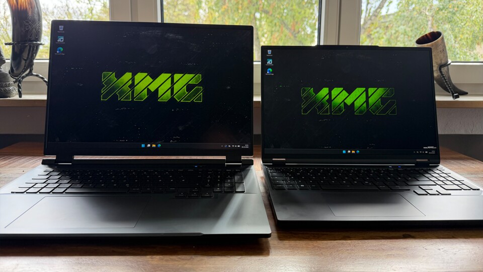 Bei der kurzen Distanz zum Display, die man bei Gaming-Laptops eben hat, machen die zwei Zoll Unterschied in der Diagonale einen großen Unterschied aus. Im Bild seht ihr den Vergleich zu einem 16-Zoll-Display. (Bildquelle: Maximilian Schütz | GameStar PC)