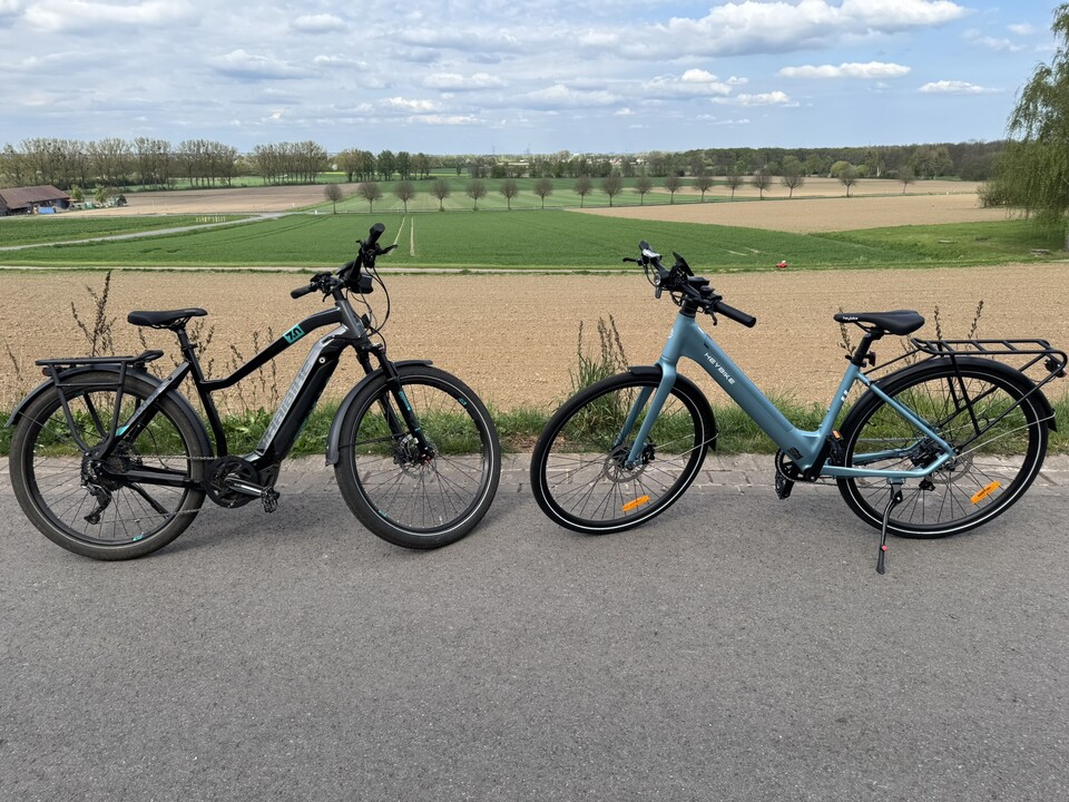 Die beiden E-Bikes im Vergleich: Links mein Haibike, rechts das Heybike.