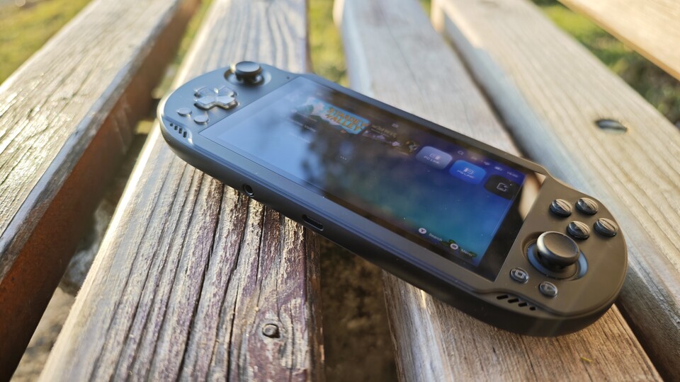 Das Design ähnelt sehr stark der PS Vita. (Bildquelle: Duy Linh DinhGameStar Tech)