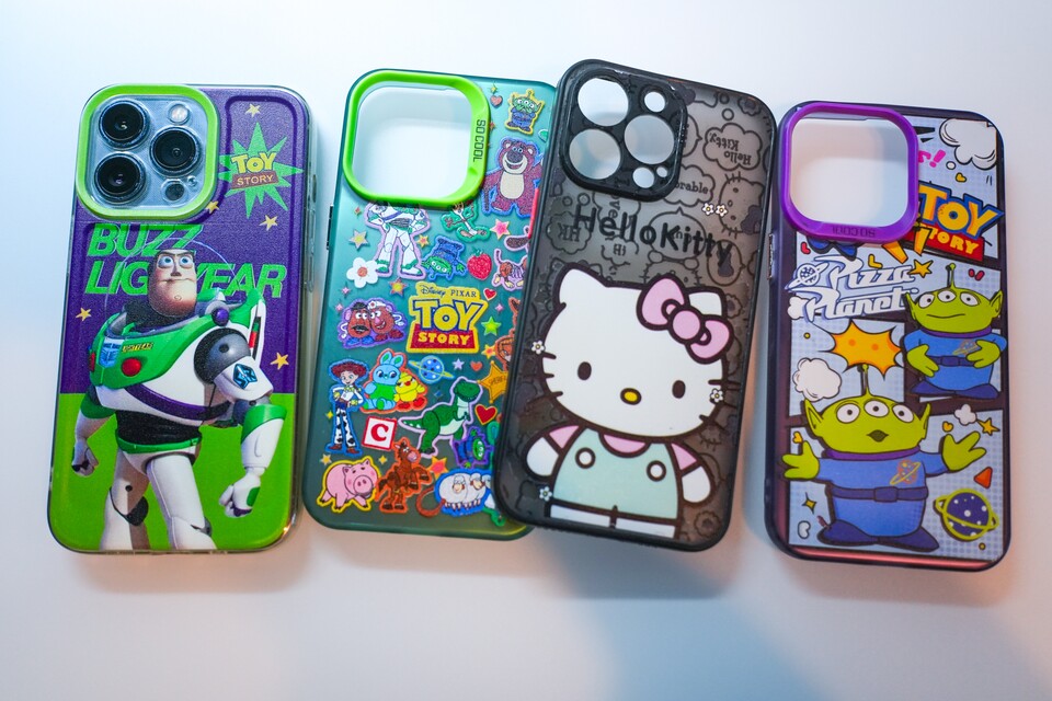 Ich bin Fan günstiger, bunter und mitunter kitschiger Handyhüllen. In meinem Fall unterstützen sie kein MagSafe. (Bildquelle: GameStar Tech)