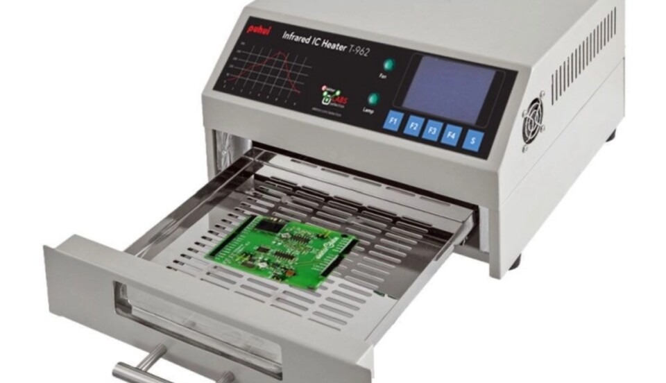 Das ist ein professioneller Reflow-Ofen, mit dem Spezialisten eigentlich nichts anderes machen, als das was wagemutige Enthusiasten mit ihren Notebooks und Grafikkarten im heimischen Backofen getan haben. (Quelle: Elektor Verlag GmbH)