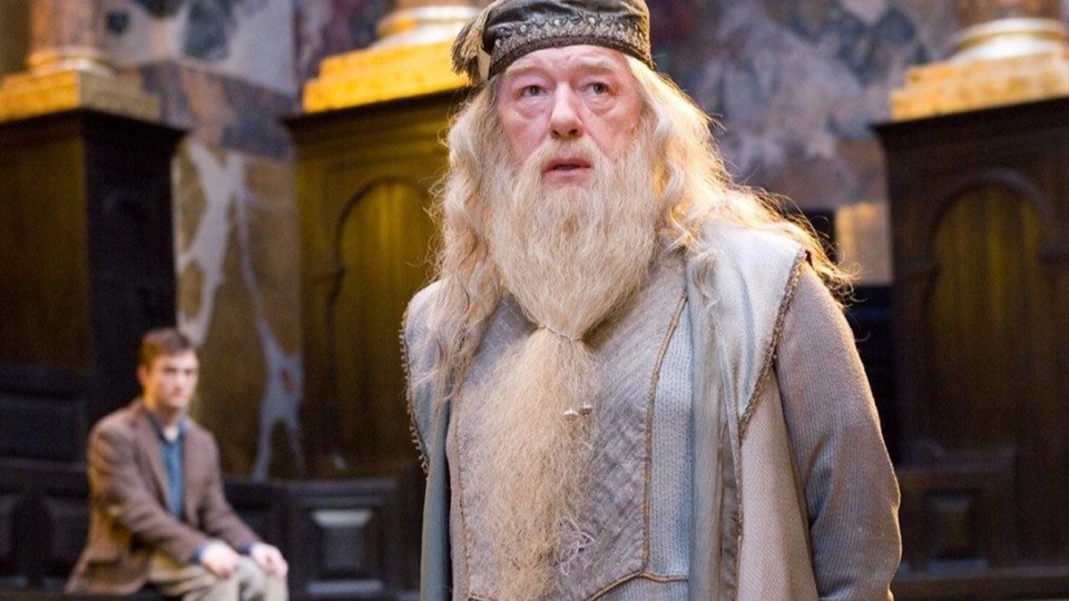 Harry Potters Zauberer Dumbledore spielt in einer jüngeren Ausgabe in Phantastische Tierwesen 2 mit.