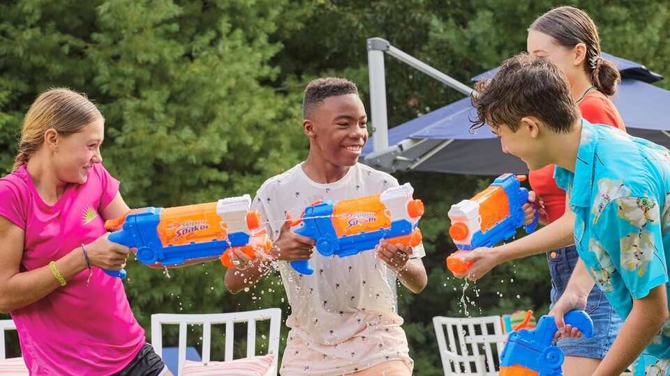 Der 887 ml Wassertank des Flip Fill lässt sich in nur einer Bewegung sofort wieder auftanken – so schnell lädt keine andere nach.