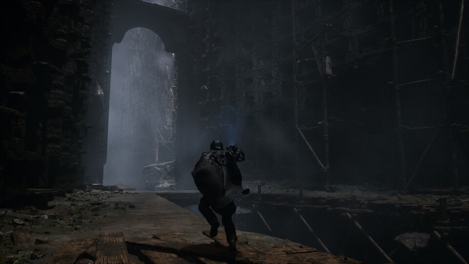 Atmosphäre und Optik erinnern bei Hell is Us stark an Dark Souls.