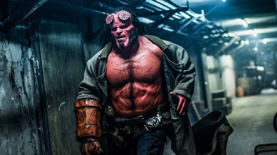 Der neue Hellboy-Film mit David Harbour als roter Teufel wird blutig und brutal - angelehnt an die Comics.