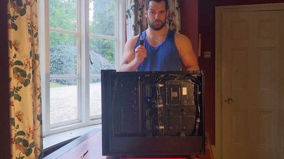 Henry Cavill dübelt jetzt nicht mehr nur Gaming-PCs zusammen, sondern auch Spiele. (Bild: instagram.comhenrycavill.)